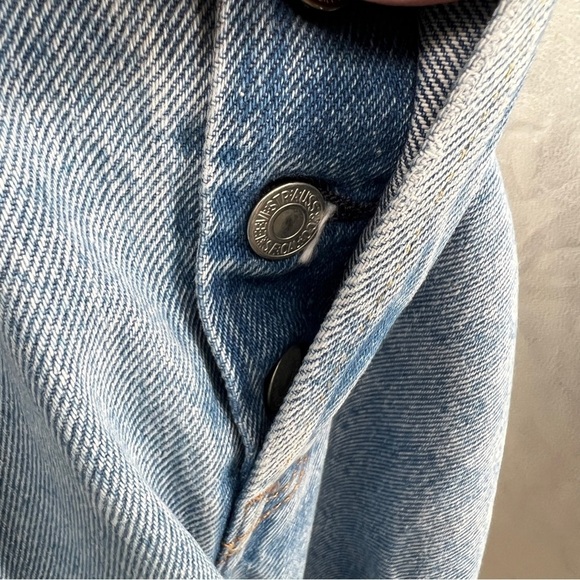 Levi's 501 Light Wash Faded Distressed Ripped Straight Leg Buttondown Denim Jean - Picture 13 of 15